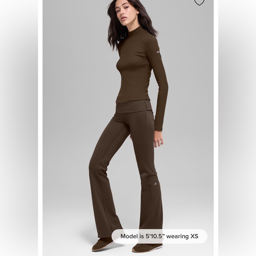New with tags ALO yoga Softsculpt Foldover Flare Legging
- Espresso